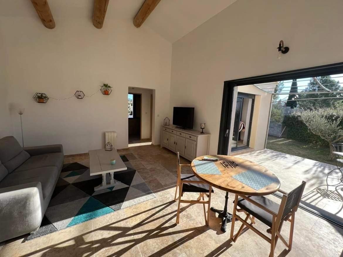 Appartement Calme Et Lumineux Paradou Eksteriør bilde